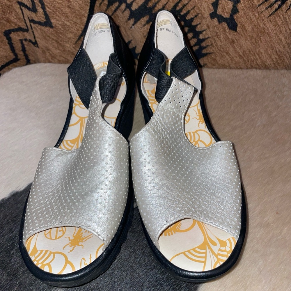 Fly London Stylish Women's Silver leather&Black wedges-Sandals peekaboo toes.